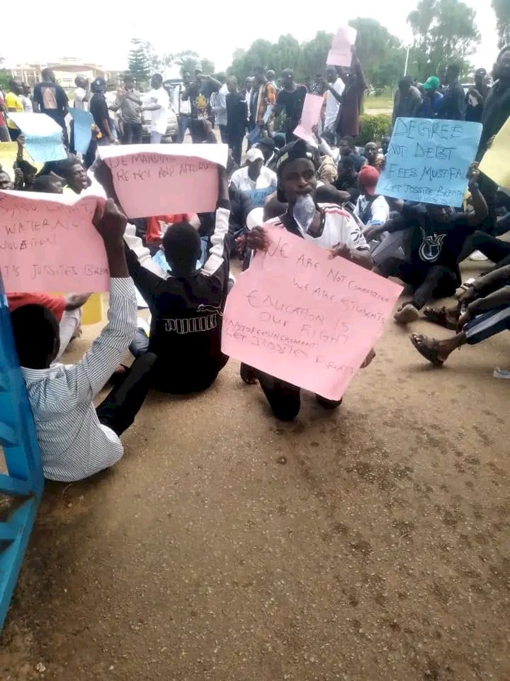 JUST-IN: UNIJOS students protest school fees hike