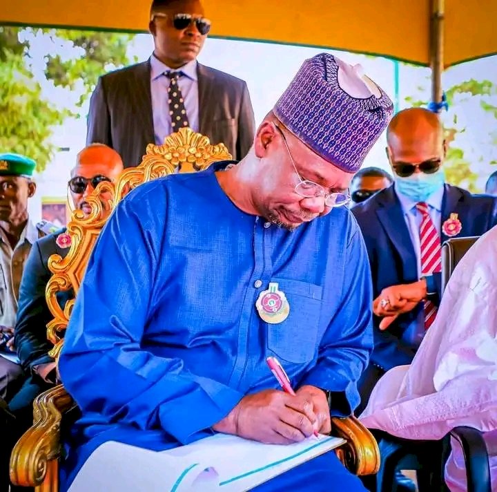 JUST-IN:GOVERNOR SULE PARDONS 14 INMATES, DONATES N3m, 100 BAGS OF RICE TO LAFIA CORRECTIONAL CENTRE 