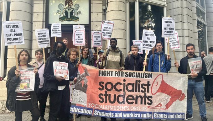 Nigerian, Foreign Students Call Tinubu ‘Thief’ During Protest In London