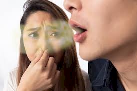 10 daily habits that cause bad mouth odour even after brushing