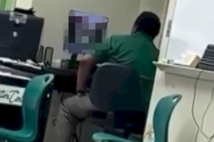 Florida HS football coach caught watching p0rn in classroom in front of students