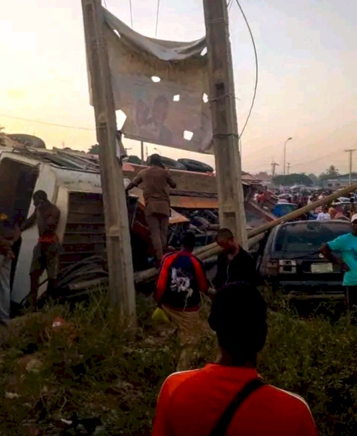 JUST-IN: At least 10 people feared dead as Truck failed brake causes fatal Accident at keffi total fuel station