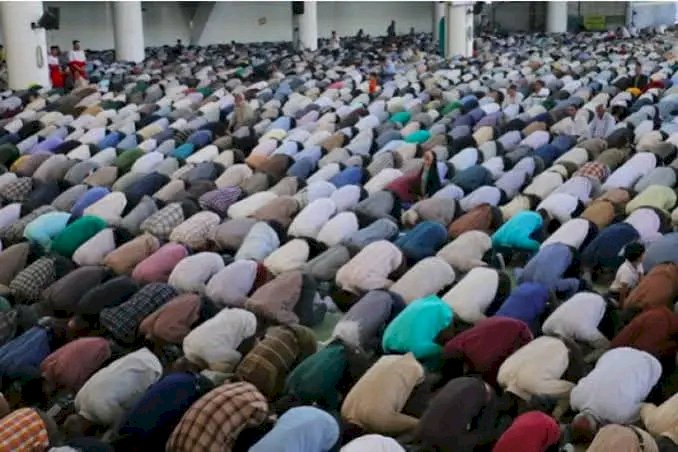 National Mosque to suspend sermons in languages, introduce earphone use