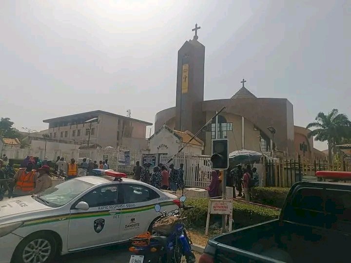 JUST-IN:10 person's confirmed de@d in stampede during food sharing in Catholic church Abuja