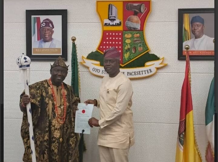 Governor Makinde presents Staff and Certificate of Office to New Alaafin