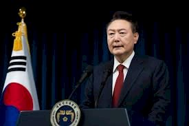 South Korean investigators ask presidential security services to cooperate in attempt to arrest impeached president Yoon Suk-Yeol